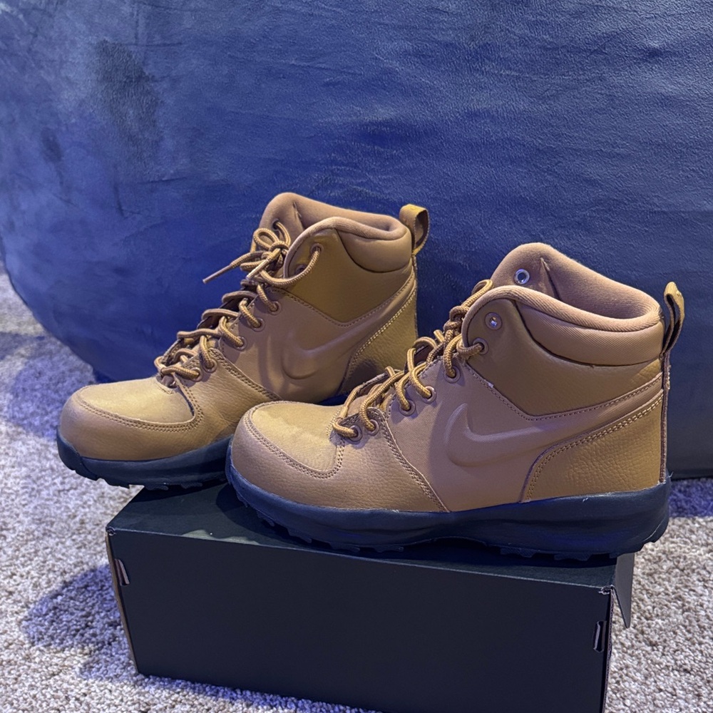 Nike Tan Leather Hiking Boots